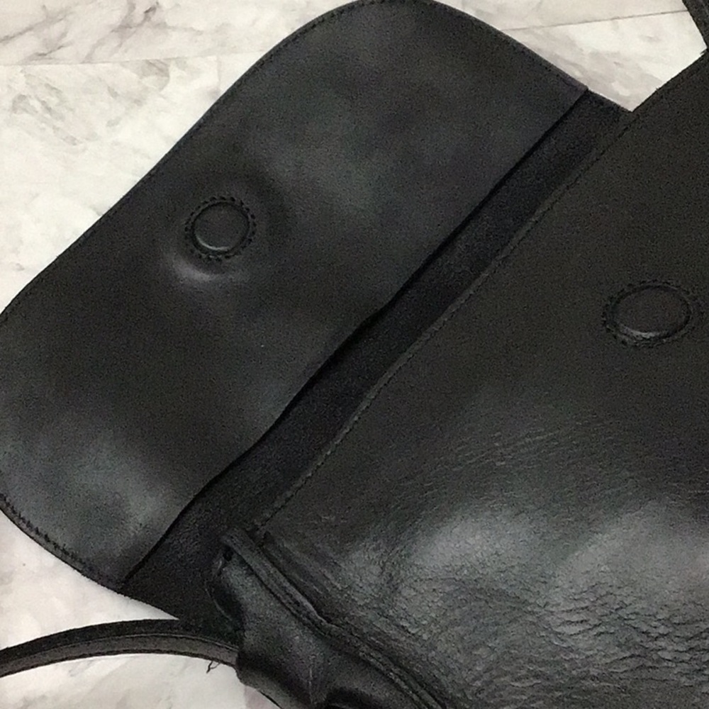 Roots Black Leather Crossbody Bag - Picture 5 of 8
